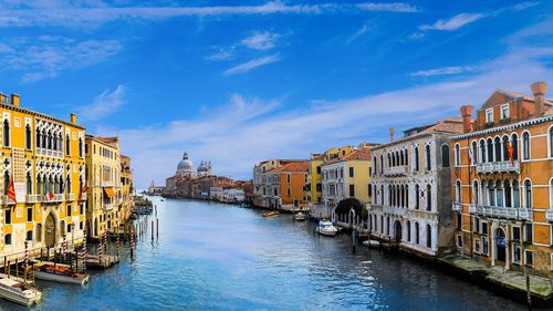 威尼斯水上集市图片（威尼斯水上风光）